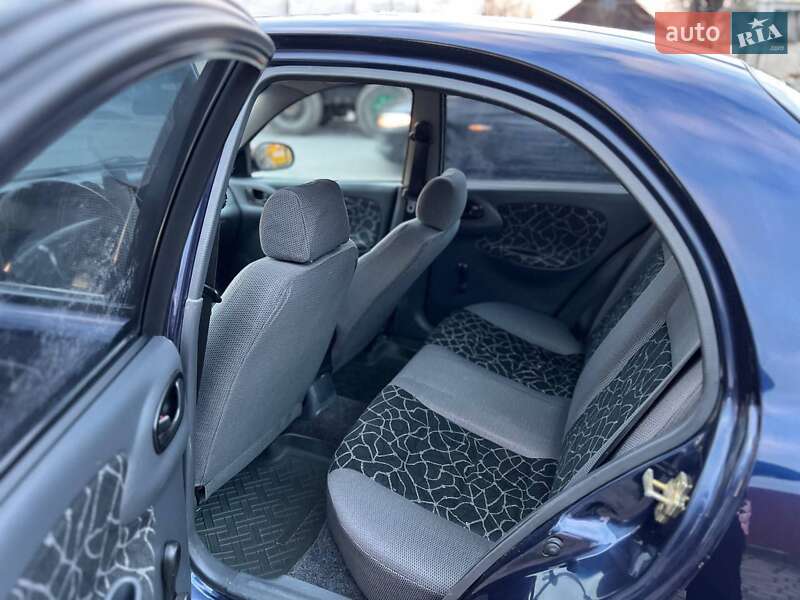 Седан Daewoo Lanos 2004 в Полонном