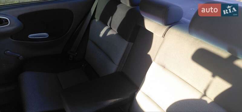 Седан Daewoo Lanos 2002 в Днепре