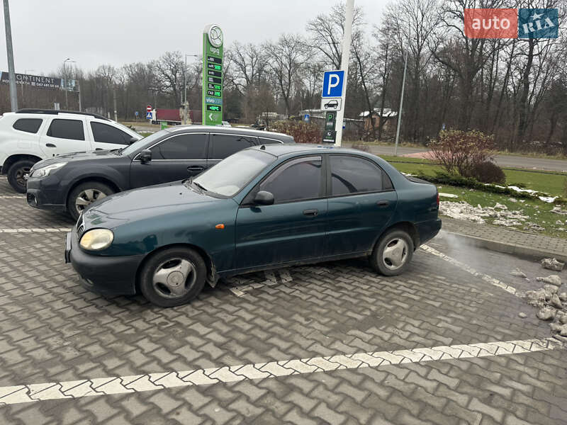 Седан Daewoo Lanos 2004 в Волочиске