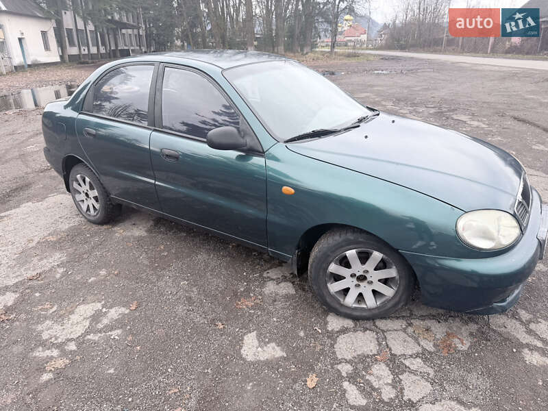 Седан Daewoo Lanos 2002 в Хусте