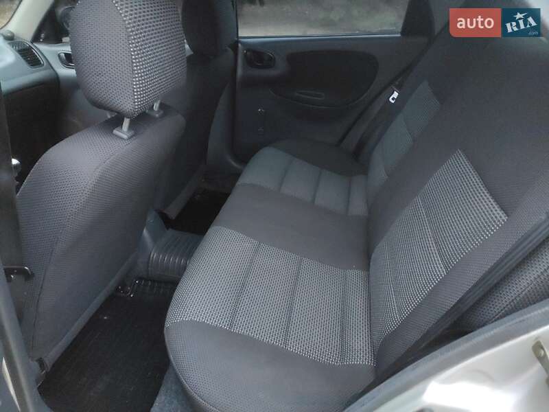 Седан Daewoo Lanos 2003 в Днепре