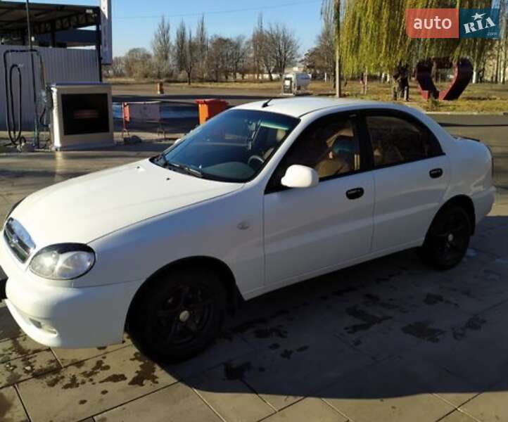 Седан Daewoo Lanos 2012 в Синельниково