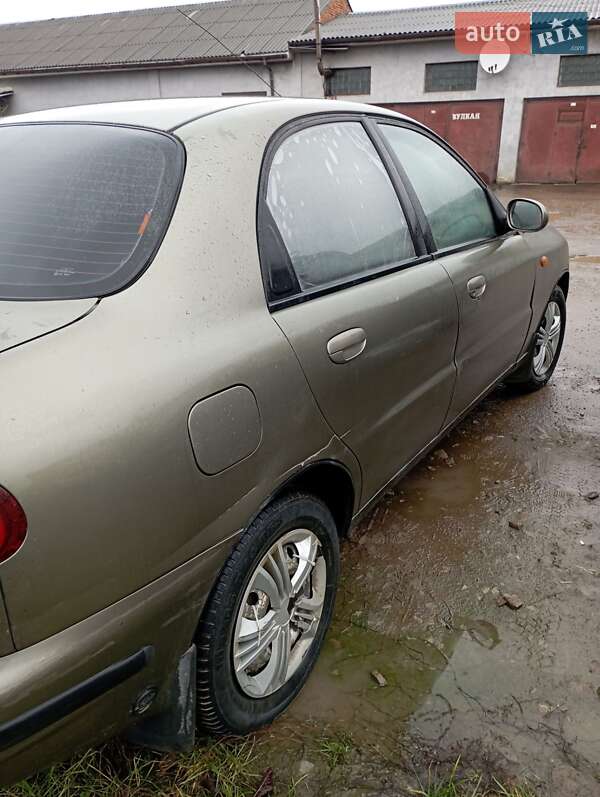 Седан Daewoo Lanos 2003 в Надворной