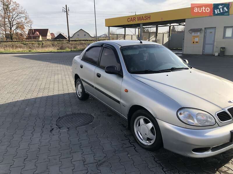 Седан Daewoo Lanos 2004 в Луцке