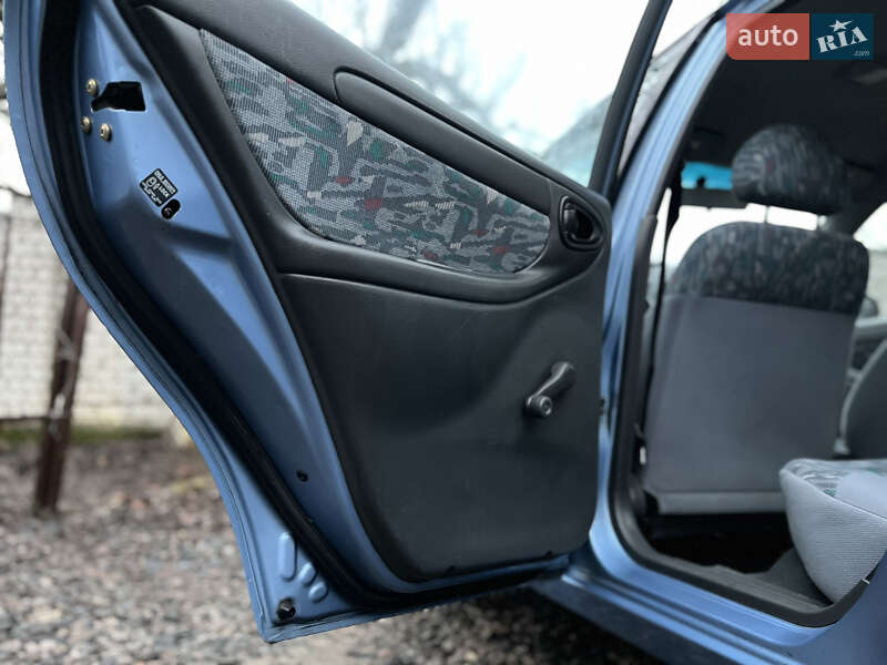 Седан Daewoo Lanos 2003 в Черкасах