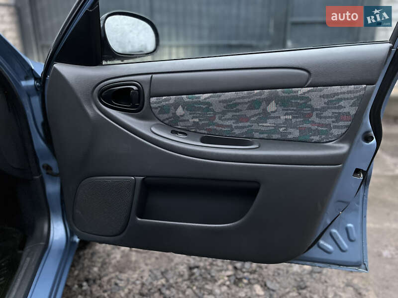 Седан Daewoo Lanos 2003 в Черкасах