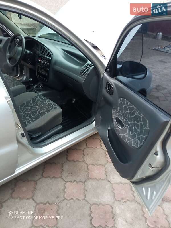 Хэтчбек Daewoo Lanos 2003 в Теофиполе