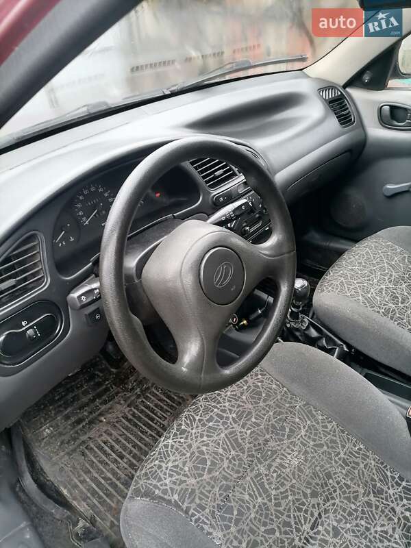 Седан Daewoo Lanos 2010 в Полтаве