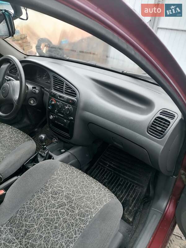 Седан Daewoo Lanos 2010 в Полтаве