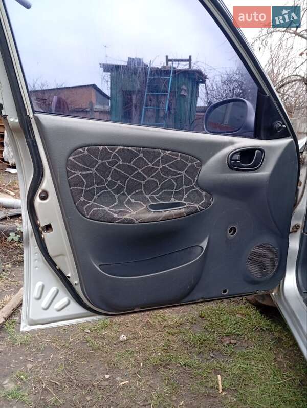 Седан Daewoo Lanos 2004 в Богодухове