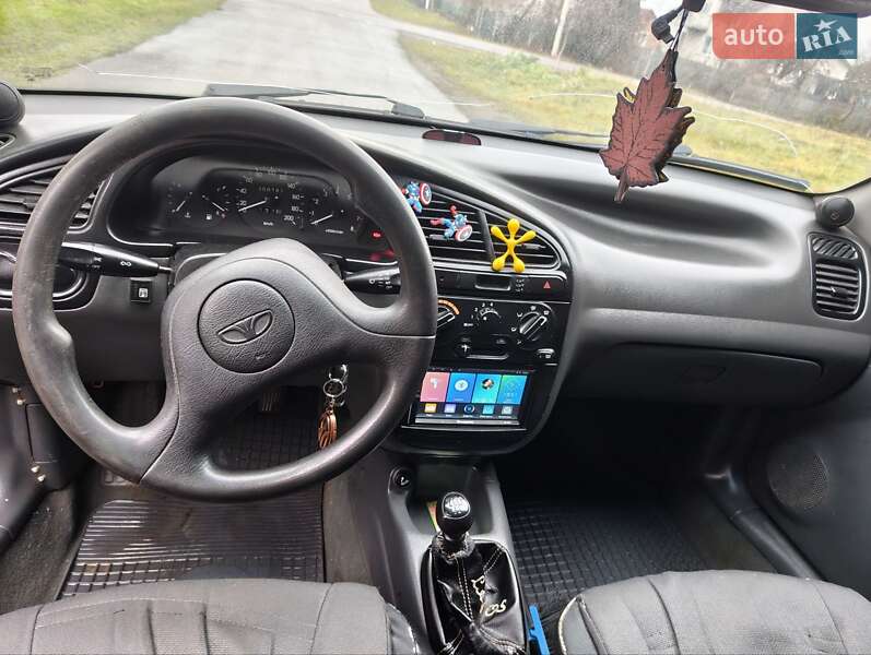 Седан Daewoo Lanos 1998 в Львове
