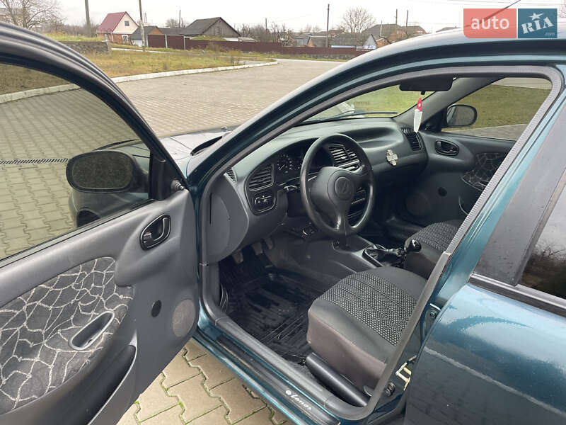 Седан Daewoo Lanos 2003 в Калиновке