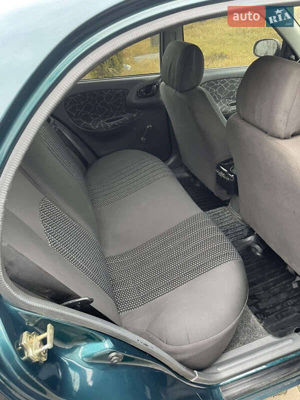 Седан Daewoo Lanos 2003 в Калиновке