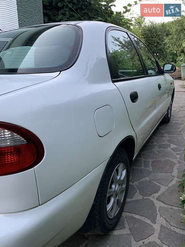 Седан Daewoo Lanos 2003 в Ужгороде