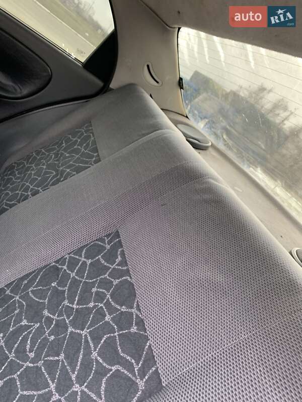 Седан Daewoo Lanos 2003 в Новомосковську