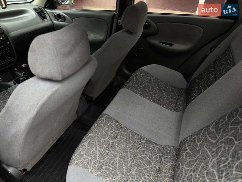 Седан Daewoo Lanos 2004 в Одессе