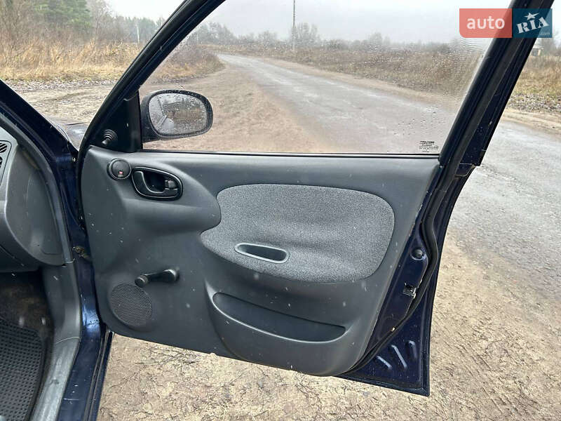 Седан Daewoo Lanos 2005 в Мене