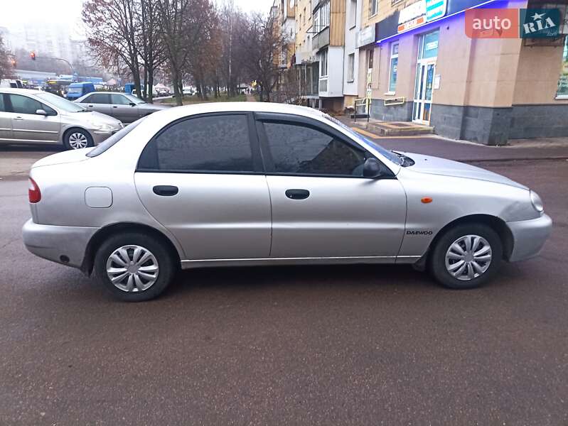 Седан Daewoo Lanos 2002 в Житомире