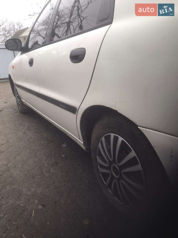 Седан Daewoo Lanos 2004 в Сквире