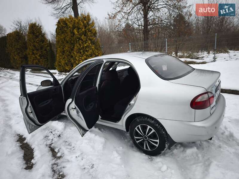 Седан Daewoo Lanos 2004 в Харькове