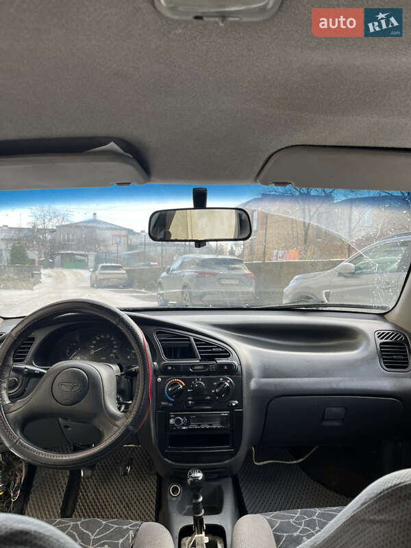 Седан Daewoo Lanos 2002 в Львове