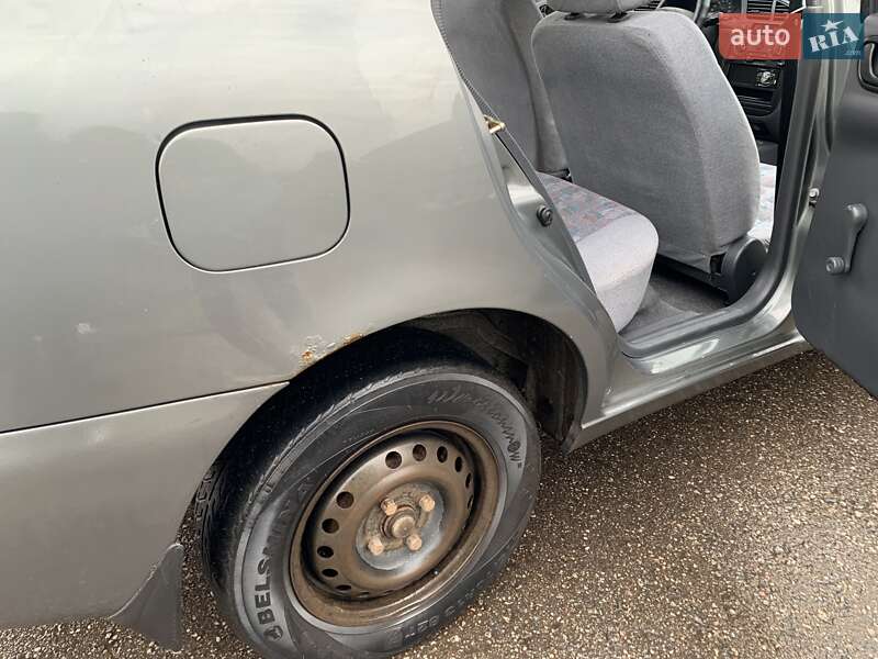 Седан Daewoo Lanos 2002 в Кривом Роге