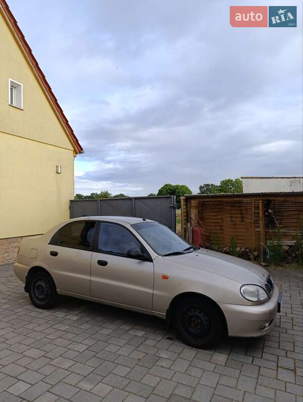 Седан Daewoo Lanos 2003 в Киеве