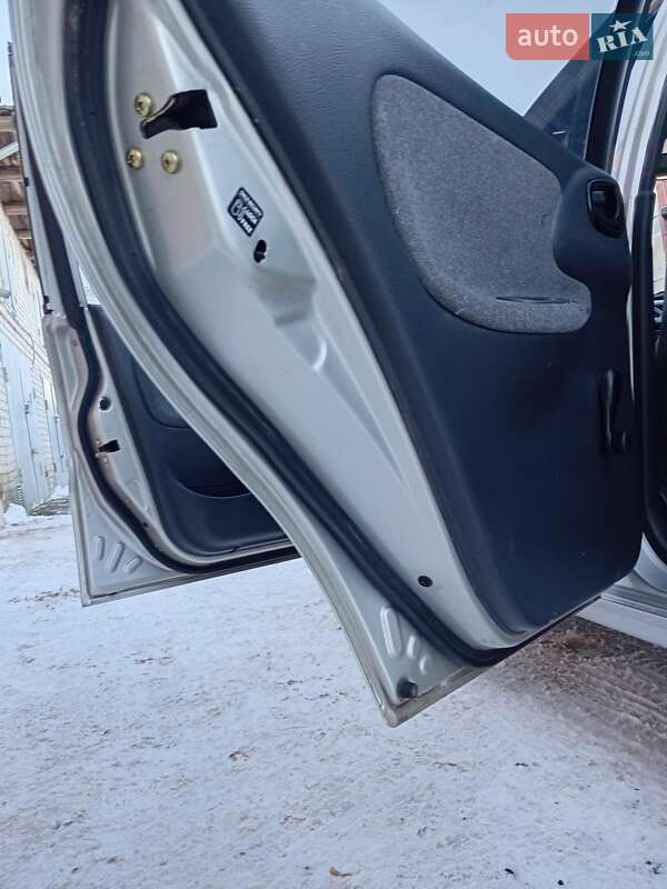 Седан Daewoo Lanos 2004 в Житомирі