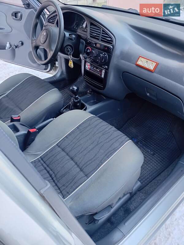 Седан Daewoo Lanos 2004 в Житомирі