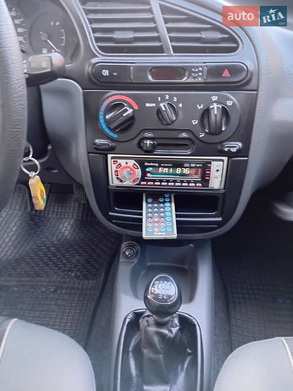 Седан Daewoo Lanos 2004 в Житомирі