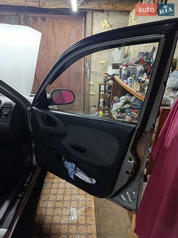 Седан Daewoo Lanos 2006 в Днепре