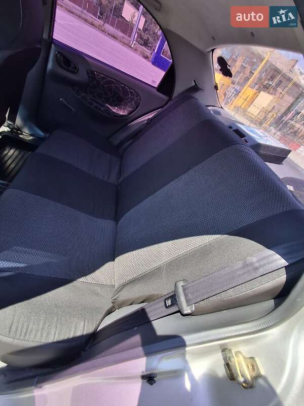 Седан Daewoo Lanos 2004 в Виннице