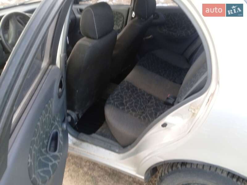 Седан Daewoo Lanos 2003 в Дрогобыче