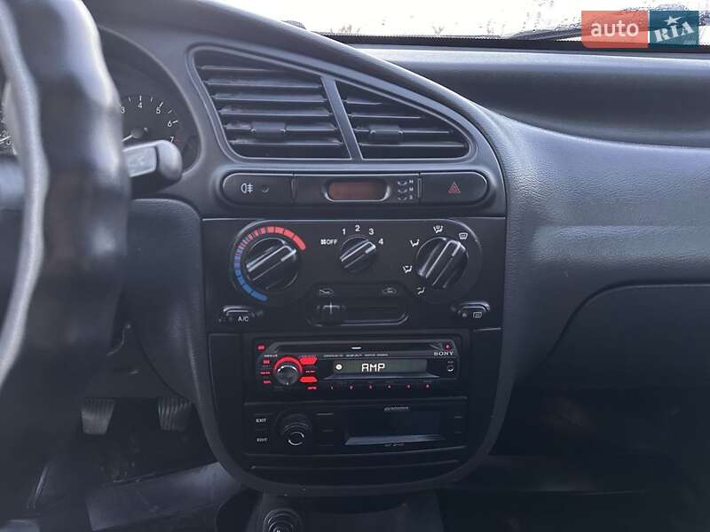 Седан Daewoo Lanos 2004 в Синельниково