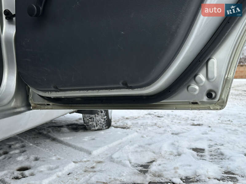 Седан Daewoo Lanos 2004 в Кривом Роге