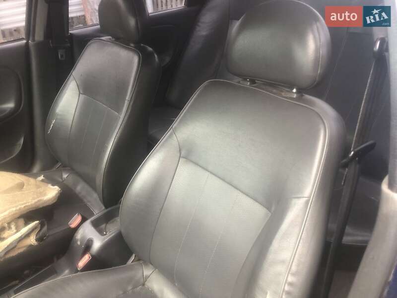 Седан Daewoo Lanos 1998 в Новых Санжарах