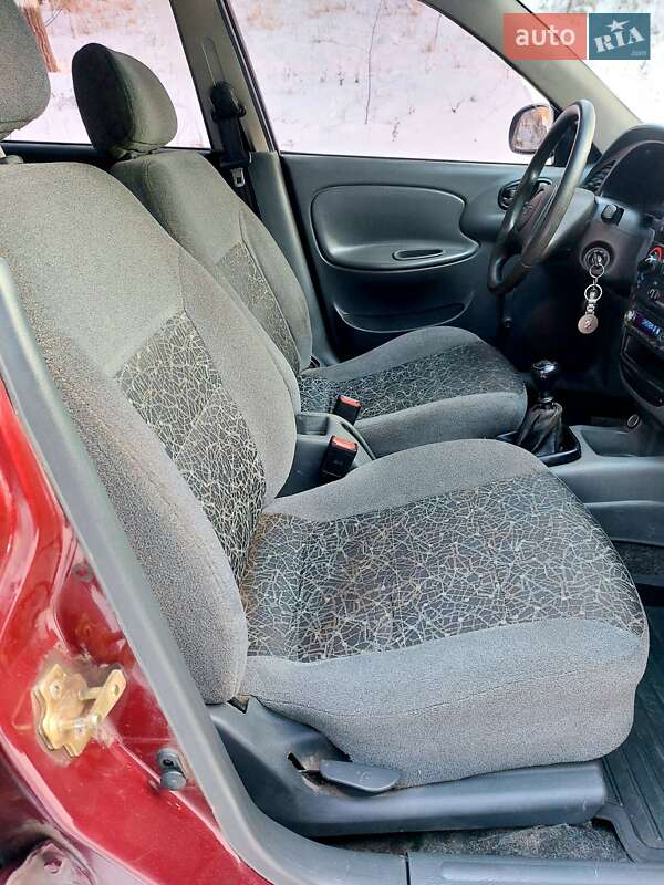 Седан Daewoo Lanos 2009 в Тростянці