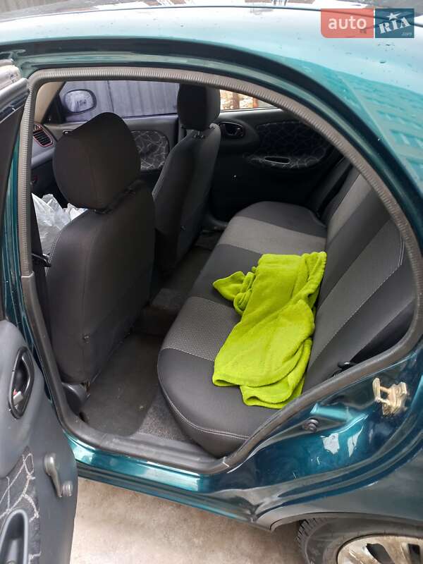 Седан Daewoo Lanos 2003 в Южному