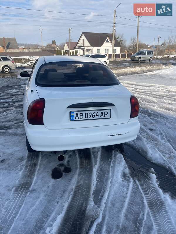 Седан Daewoo Lanos 2010 в Калиновке