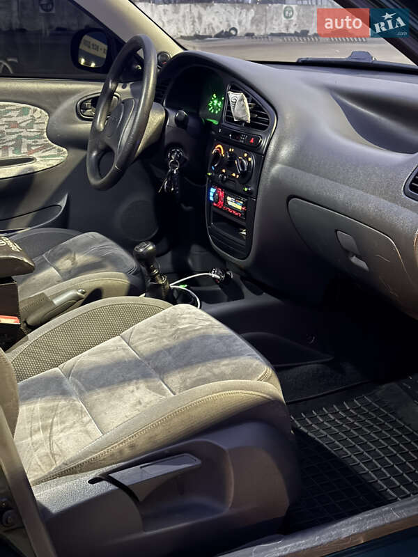 Седан Daewoo Lanos 1998 в Киеве