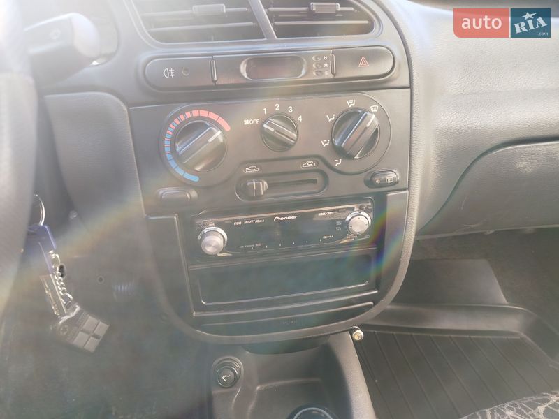 Седан Daewoo Lanos 2004 в Львове