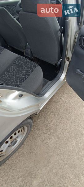 Седан Daewoo Lanos 2003 в Новоселице