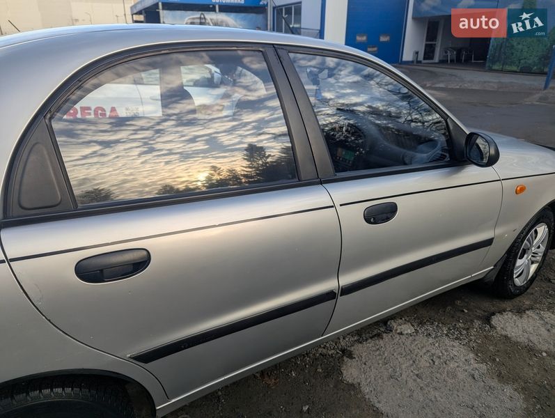 Седан Daewoo Lanos 2004 в Львове