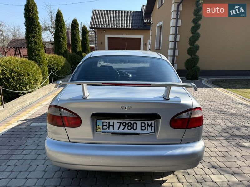 Седан Daewoo Lanos 2004 в Косове