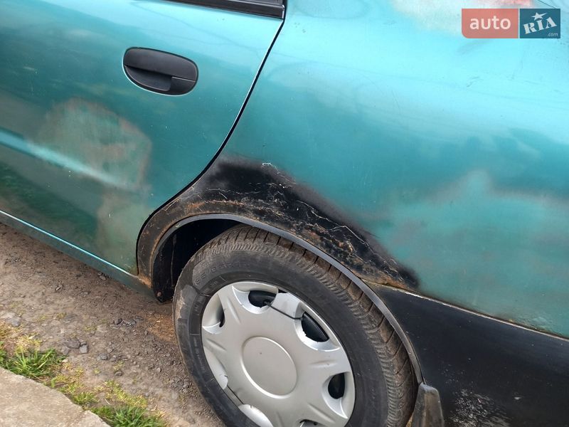 Седан Daewoo Lanos 1998 в Ужгороде