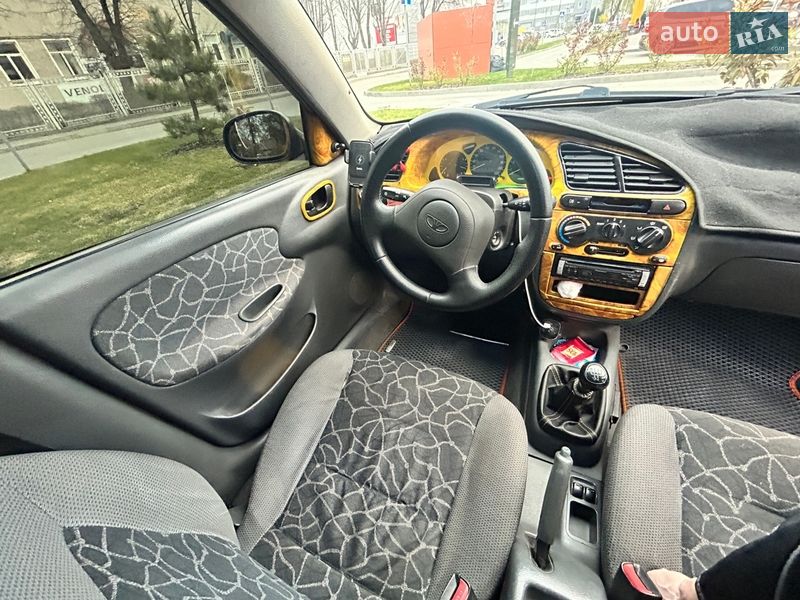 Седан Daewoo Lanos 2002 в Львове