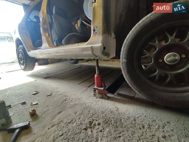 Седан Daewoo Lanos 2002 в Львове