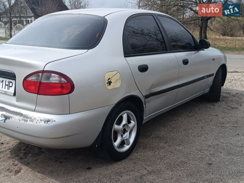 Седан Daewoo Lanos 2002 в Малині