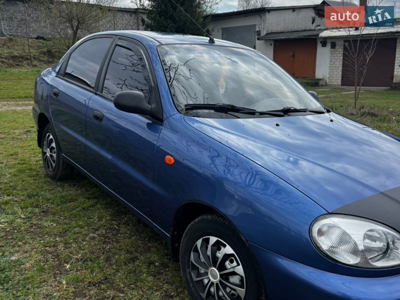 Седан Daewoo Lanos 2009 в Долині