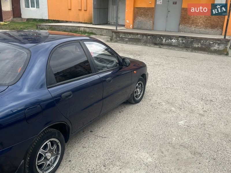 Седан Daewoo Lanos 2002 в Миколаєві